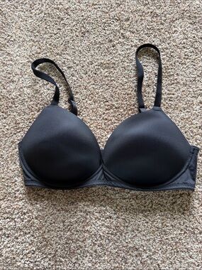 PINK Victoria's Secret Black wireless push up size 36D